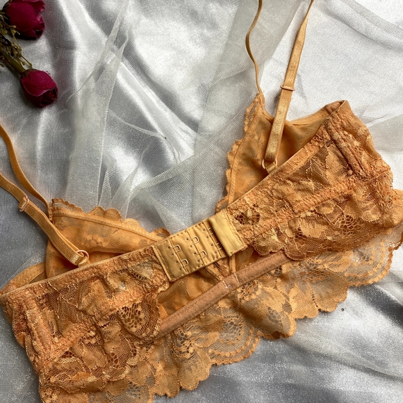 Lace bra - Picture 3 of 3